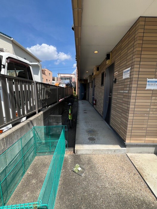 物件外観写真6　(エントランス部分)