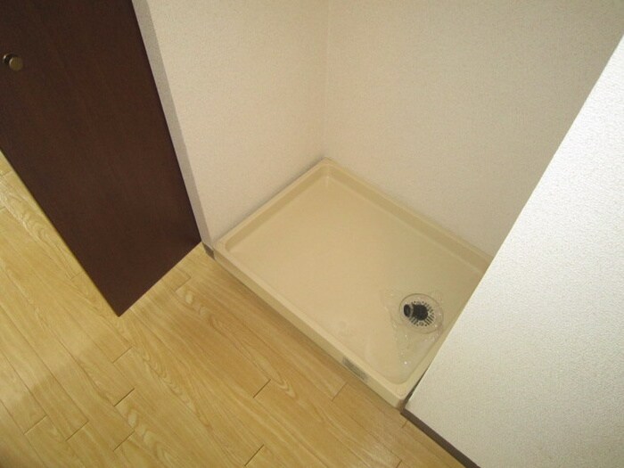 物件内観写真13　(洗濯機置場)