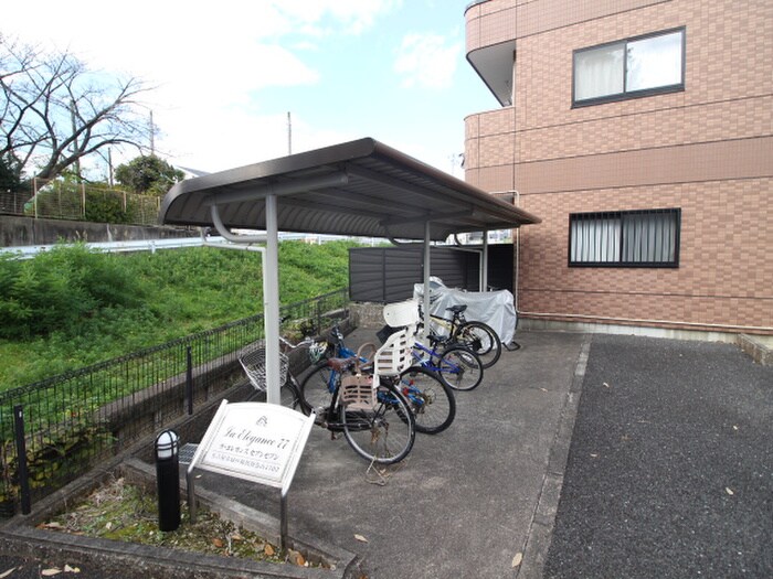 物件外観写真4　(駐輪場)