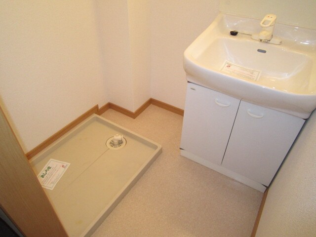 物件内観写真11　(洗濯機置場)