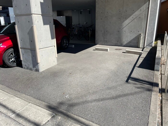 物件外観写真3　(駐車場)
