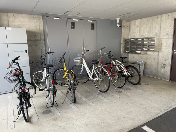 物件外観写真5　(駐輪場)