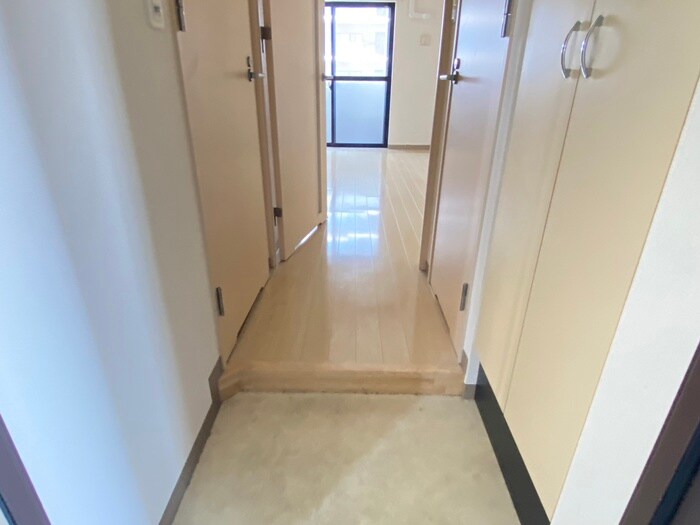 物件内観写真16　(玄関)