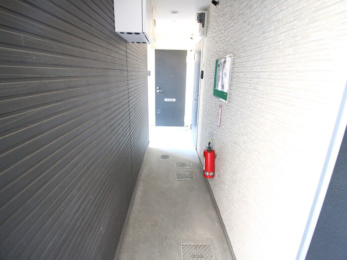 物件外観写真5　(エントランス部分)