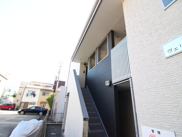 物件外観写真6　(エントランス部分)