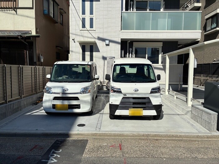 物件外観写真2　(駐車場)