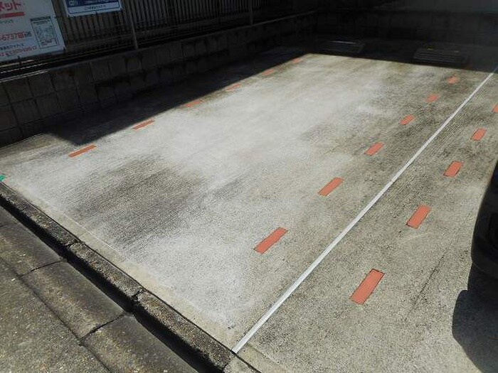 物件外観写真2　(駐車場)