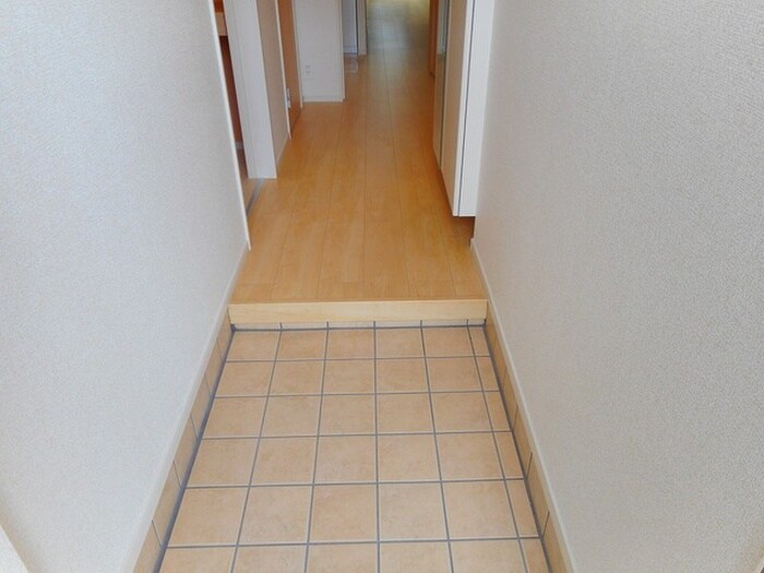 物件内観写真7　(玄関)