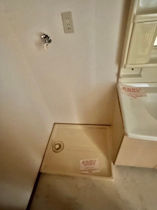 物件内観写真9　(洗濯機置場)