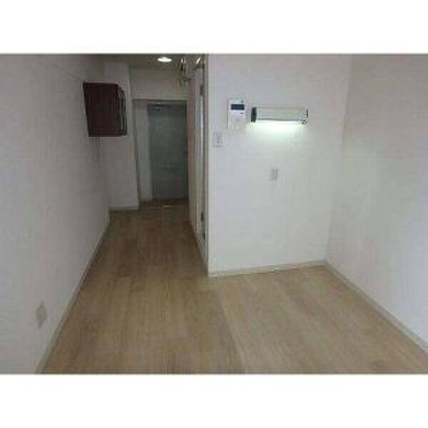 物件内観写真2　(居室)