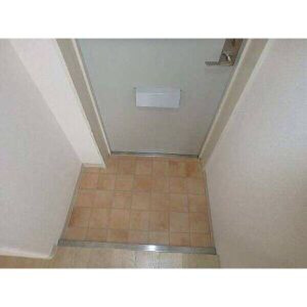 物件内観写真7　(玄関)