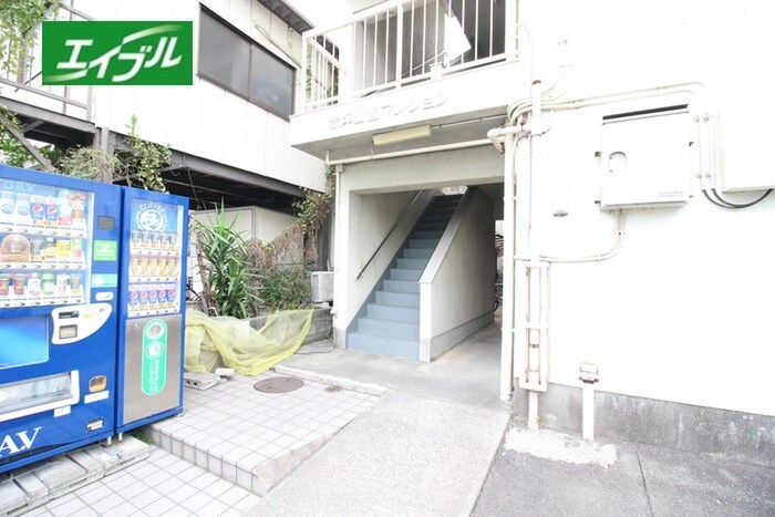 物件外観写真3　(エントランス部分)
