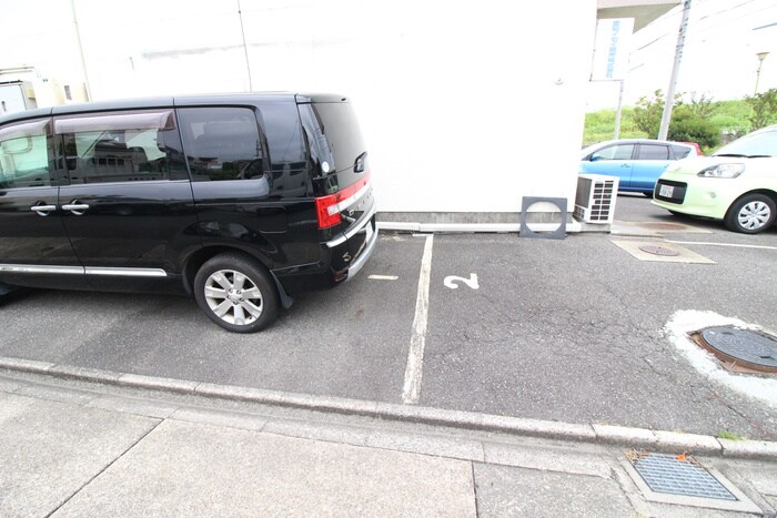 物件外観写真4　(駐車場)