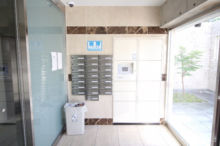 物件外観写真5　(エントランス部分)