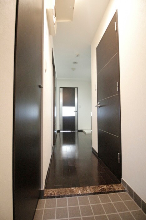 物件内観写真13　(玄関)