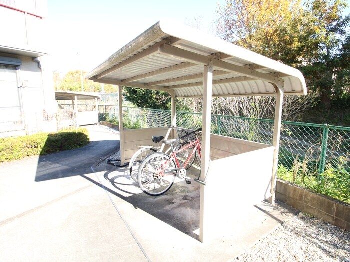 物件外観写真2　(駐輪場)