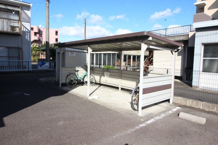 物件外観写真2　(駐輪場)