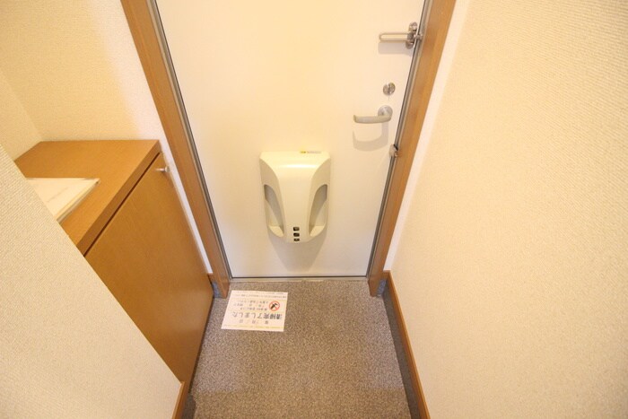 物件内観写真7　(玄関)