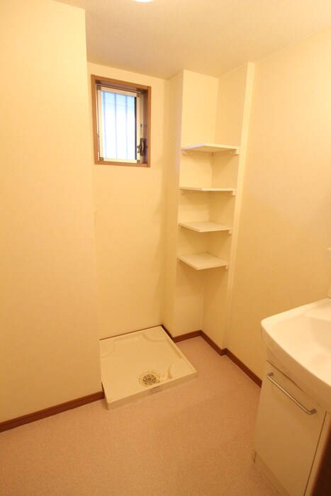 物件内観写真10　(洗濯機置場)