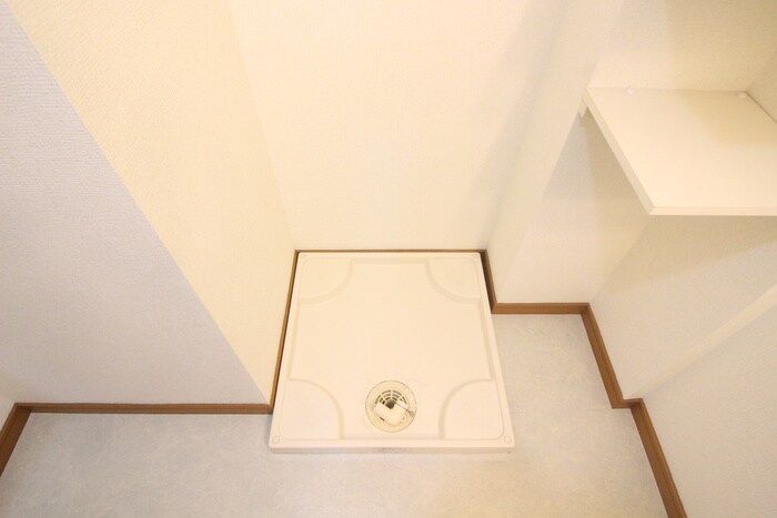 物件内観写真18　(洗濯機置場)