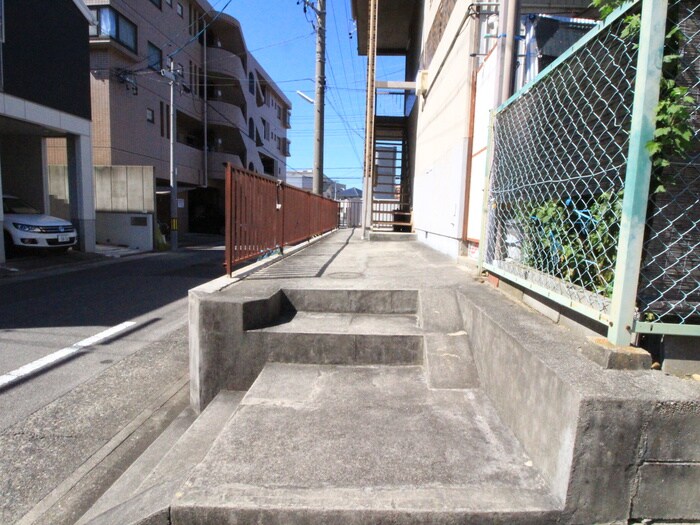 物件外観写真5　(エントランス部分)