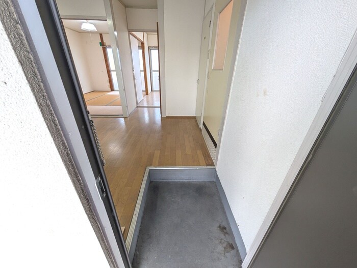 物件内観写真18　(玄関)