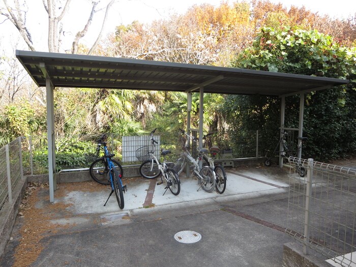 物件外観写真3　(駐輪場)