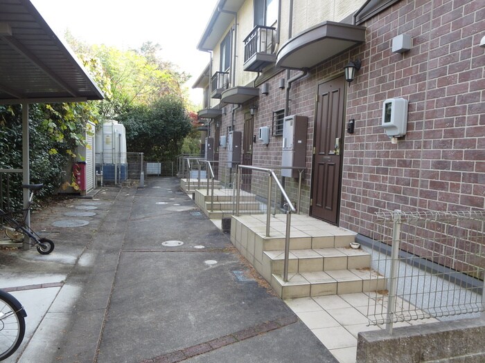 物件外観写真5　(エントランス部分)