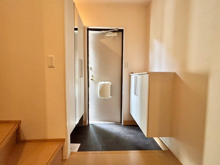 物件内観写真16　(玄関)