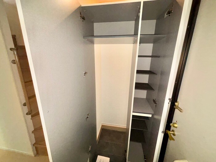 物件内観写真18　(靴箱)