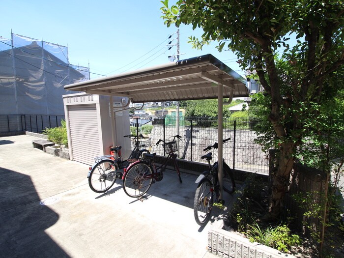 物件外観写真3　(駐輪場)