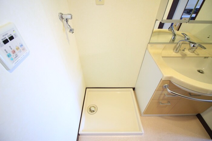 物件内観写真13　(洗濯機置場)