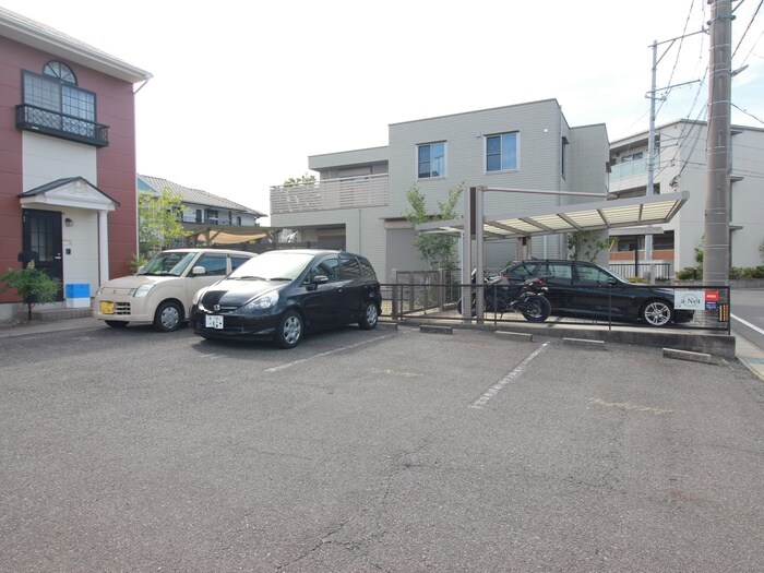 物件外観写真3　(駐車場)