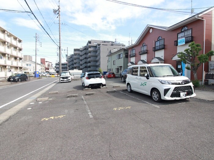 物件外観写真4　(駐車場)