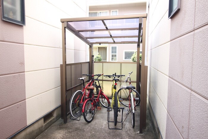 物件外観写真5　(駐輪場)