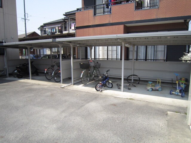 物件外観写真3　(駐輪場)