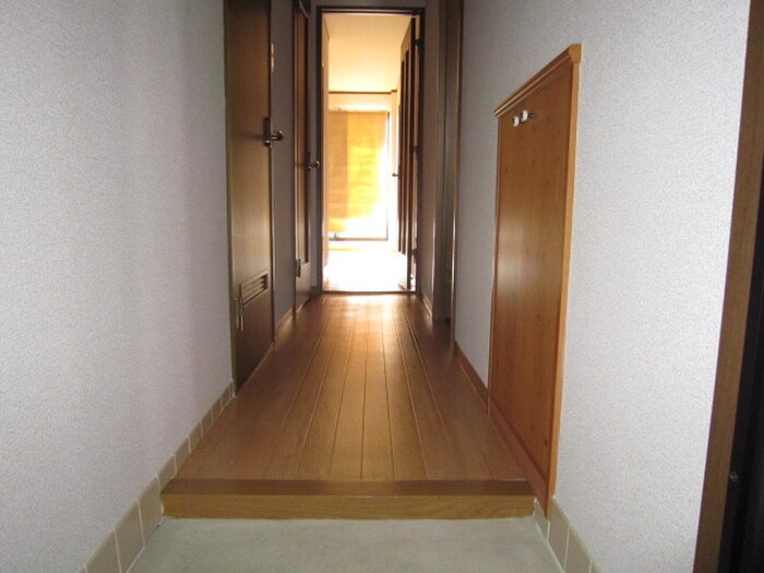 物件内観写真4　(廊下)