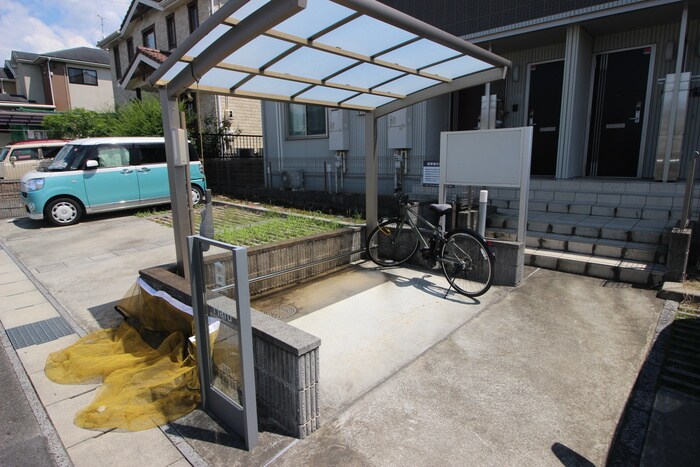 物件外観写真3　(駐輪場)