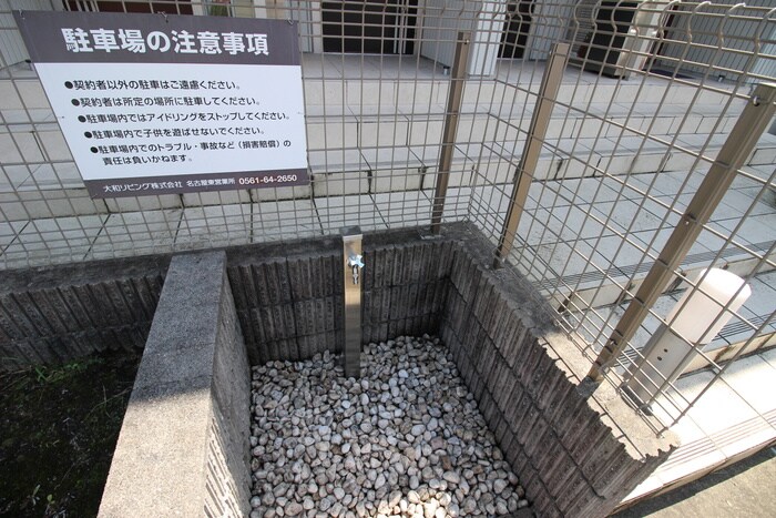 物件外観写真5　(駐車場)