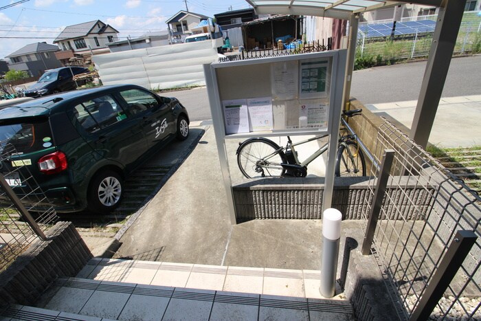 物件外観写真6　(エントランス部分)