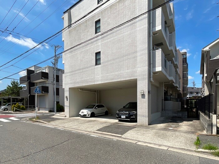 物件外観写真5　(駐車場)