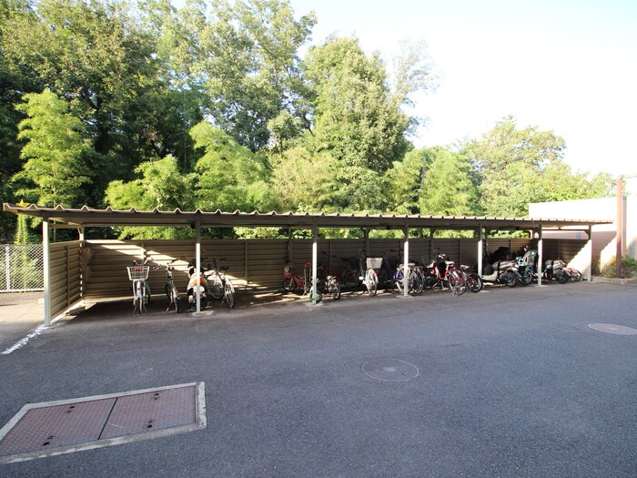 物件外観写真5　(駐輪場)