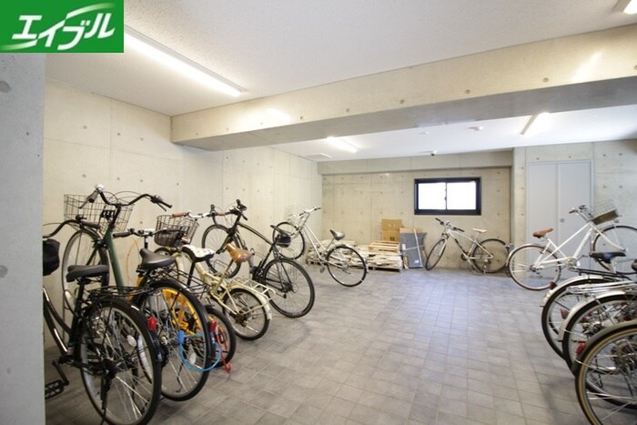 物件外観写真3　(駐輪場)