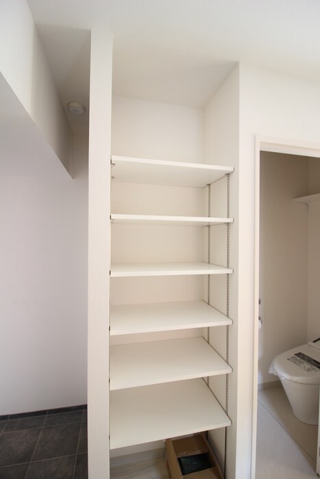 物件内観写真12　(収納)