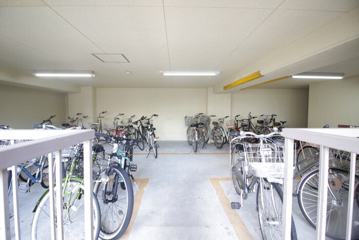 物件外観写真3　(駐輪場)