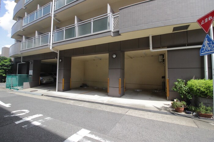 物件外観写真5　(駐車場)