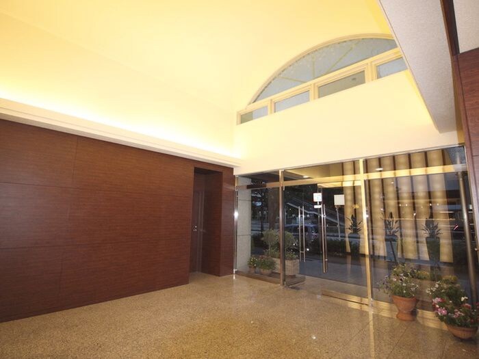 物件外観写真6　(エントランス部分)