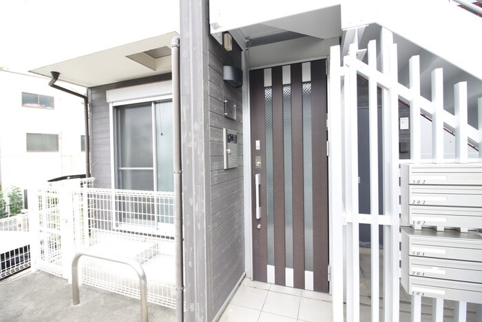 物件外観写真4　(エントランス部分)