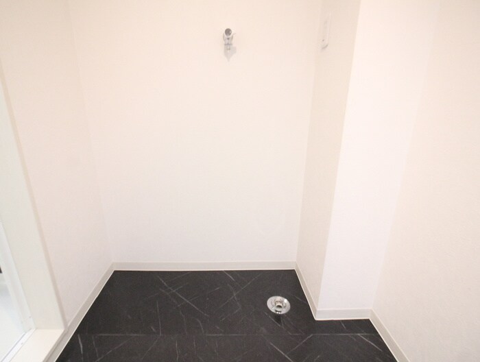 物件内観写真15　(洗濯機置場)