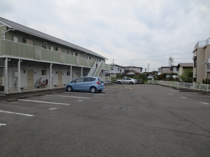 物件外観写真3　(駐車場)